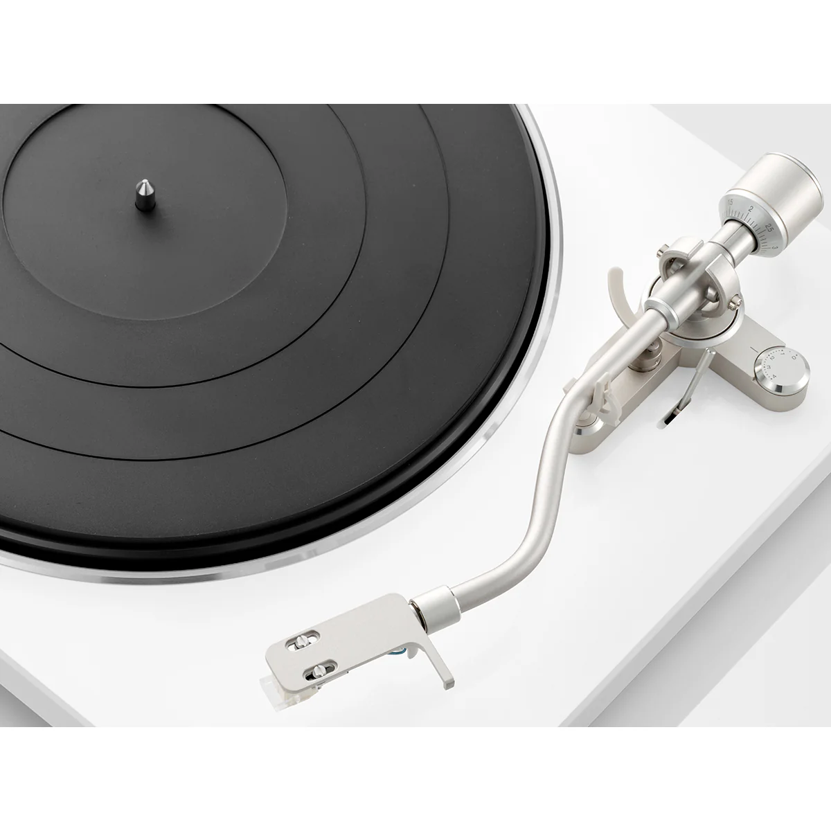 Denon DP-400 Semi-Automatic Turntable w/ Built-In Preamp - Image 12