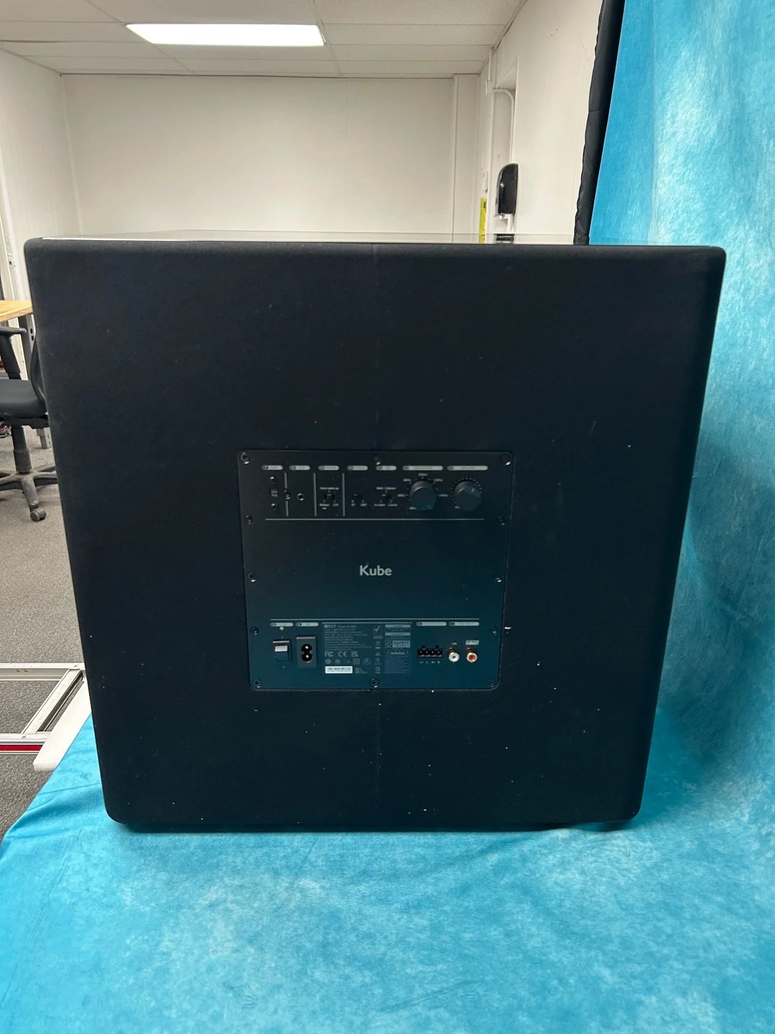 KEF OPEN BOX Kube 15 MIE Subwoofer - Black - B Grade - Image 3