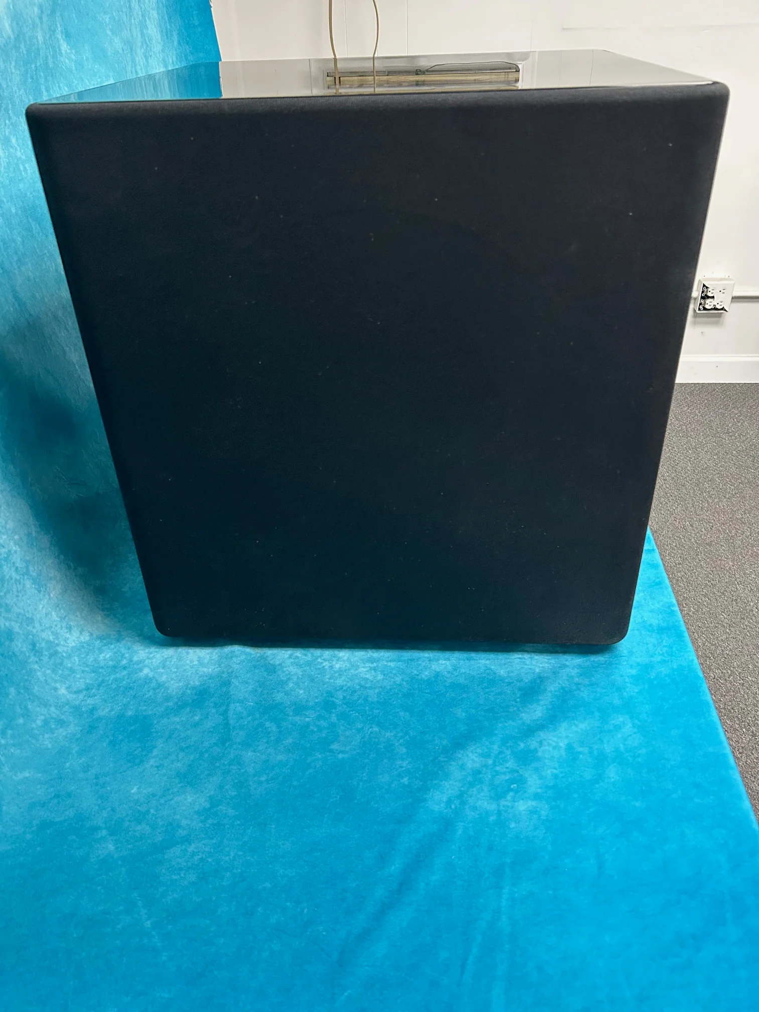 KEF OPEN BOX Kube 15 MIE Subwoofer - Black - B Grade - Image 4