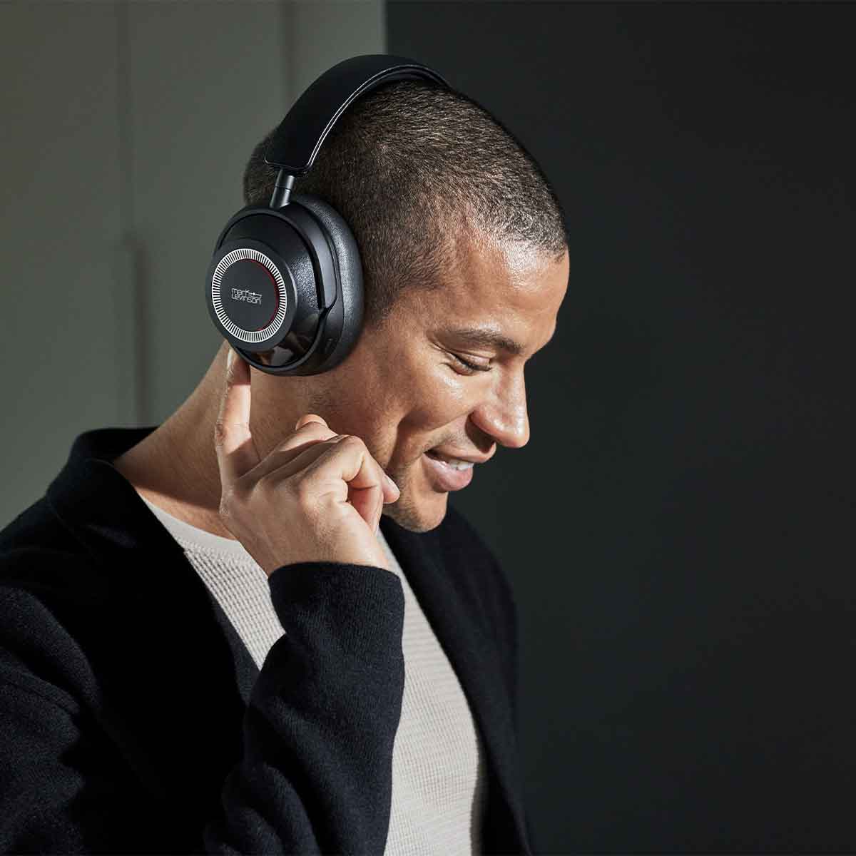 Mark Levinson No 5909 Premium High-Resolution Wireless ANC Headphones - Image 55