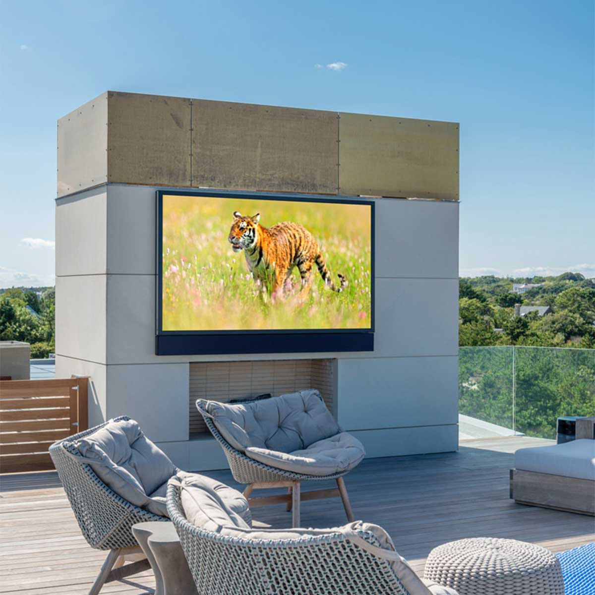 Seura Ultra Bright Series Outdoor 4K UHD TV - Image 8