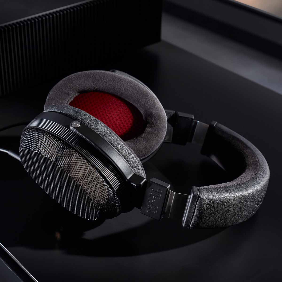 T+A Solitaire P-SE High Performance open-back Planar Magnetostatic Headphones - Image 4