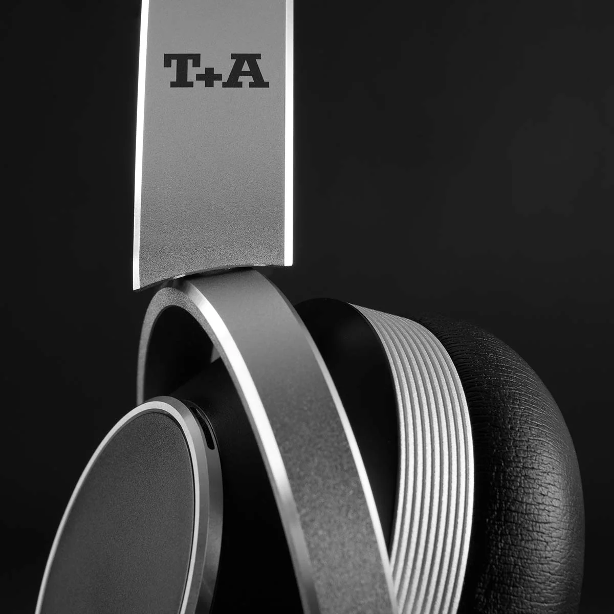 T+A Solitaire T High-Performance Closed-Back Dynamic Headphones - Image 6