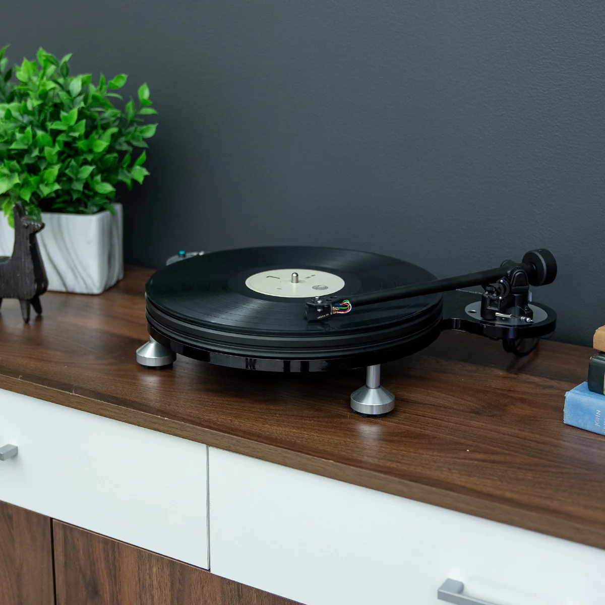 Michell TecnoDec Turntable with UniCover - Image 9